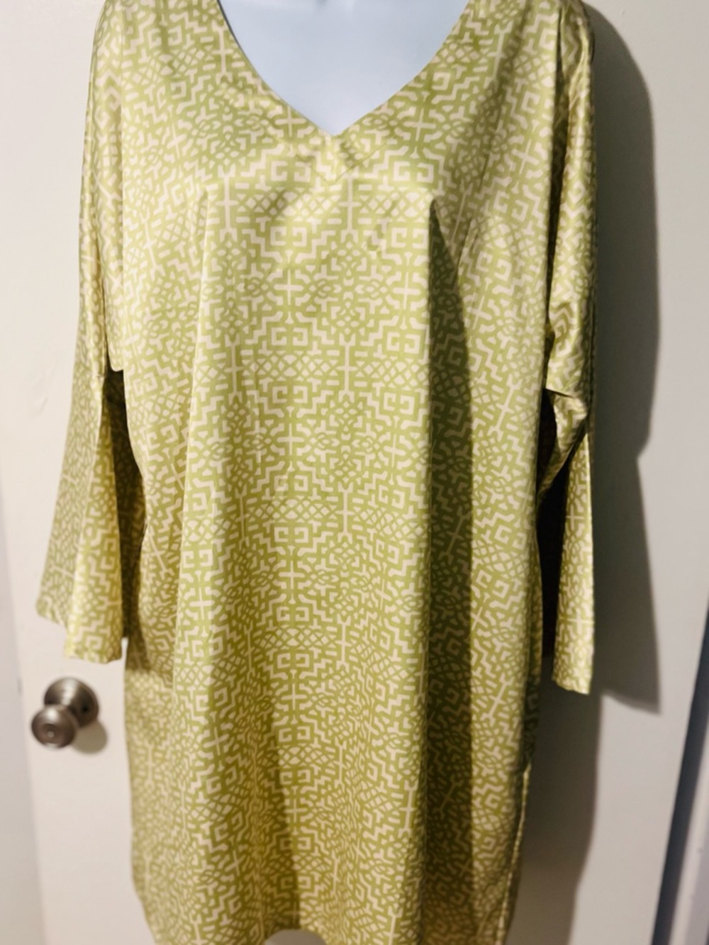 🎉🎉 SATURDAY SPECIAL 🎉🎉Soirée the Label. Lime green satin silk caftan dress-XL - Picture 9 of 16